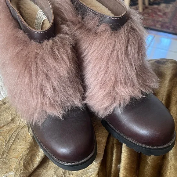 UGG Brown Boots with Faux Fur - Picture 4 of 11